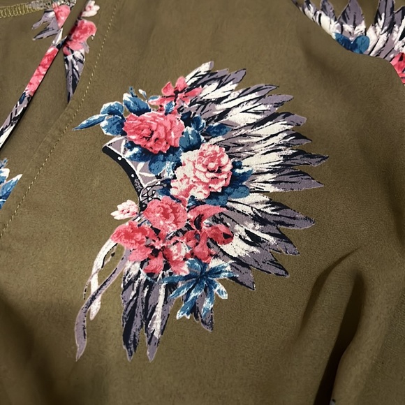 Boutique blouse worn 2 times - Picture 2 of 3